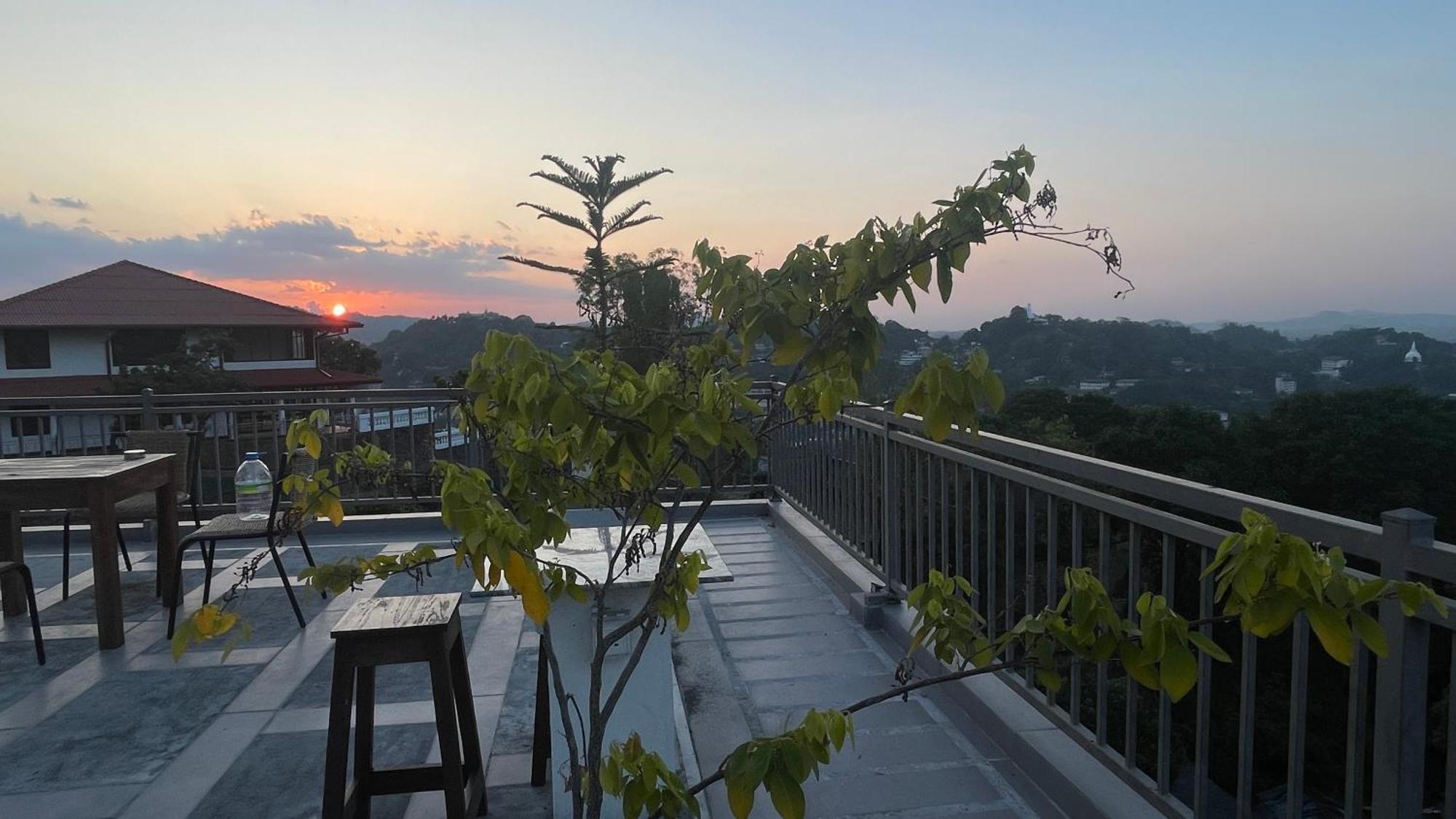 Sun Dove Suite Kandy Luaran gambar